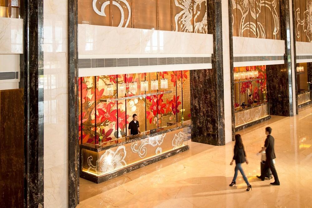 Hilton Guangzhou Baiyun - Free Shuttle For Canton Fair Period, Close To Luhu Golf Club & Leather Market Exterior photo
