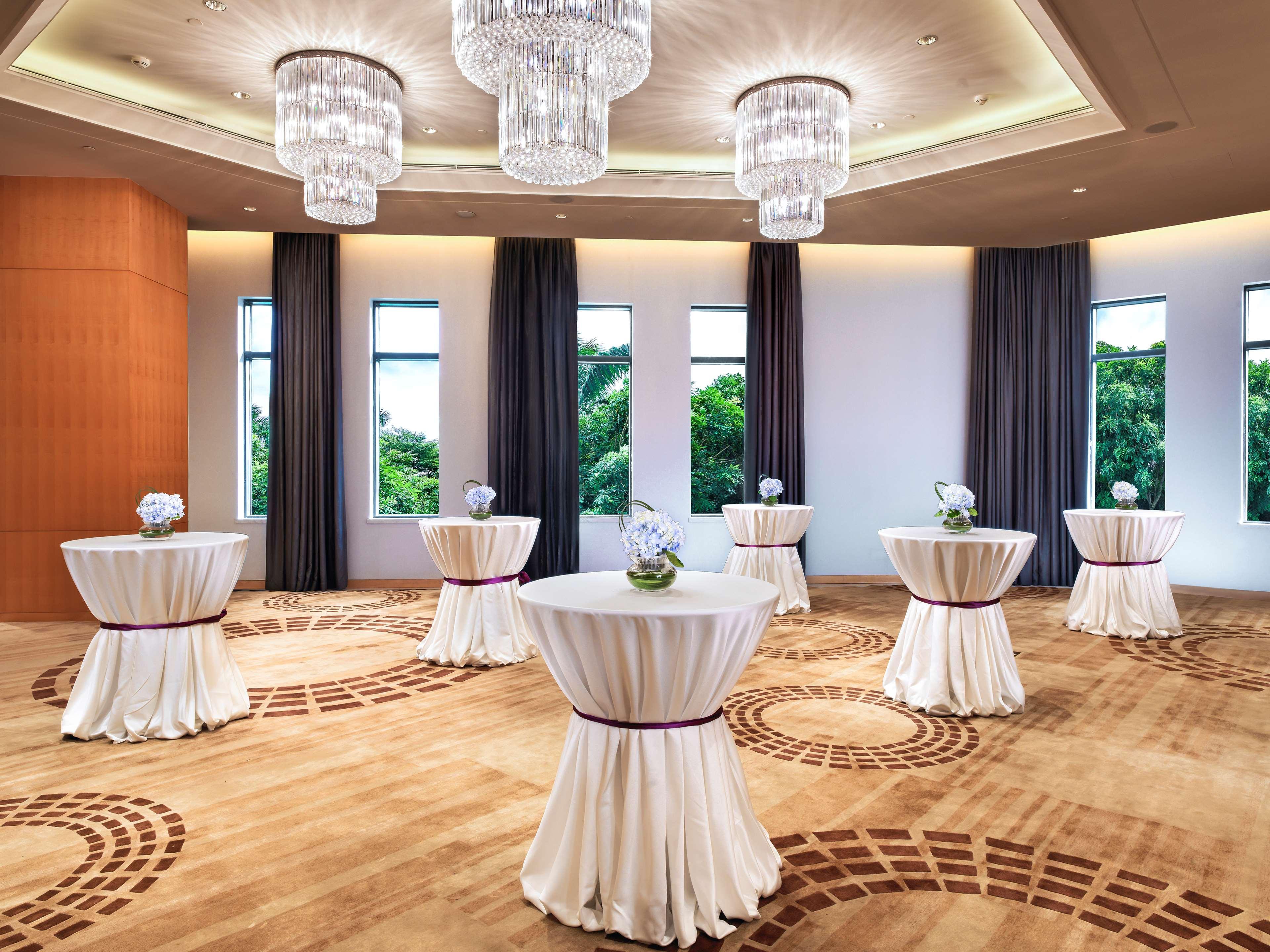 Hilton Guangzhou Baiyun - Free Shuttle For Canton Fair Period, Close To Luhu Golf Club & Leather Market Exterior photo