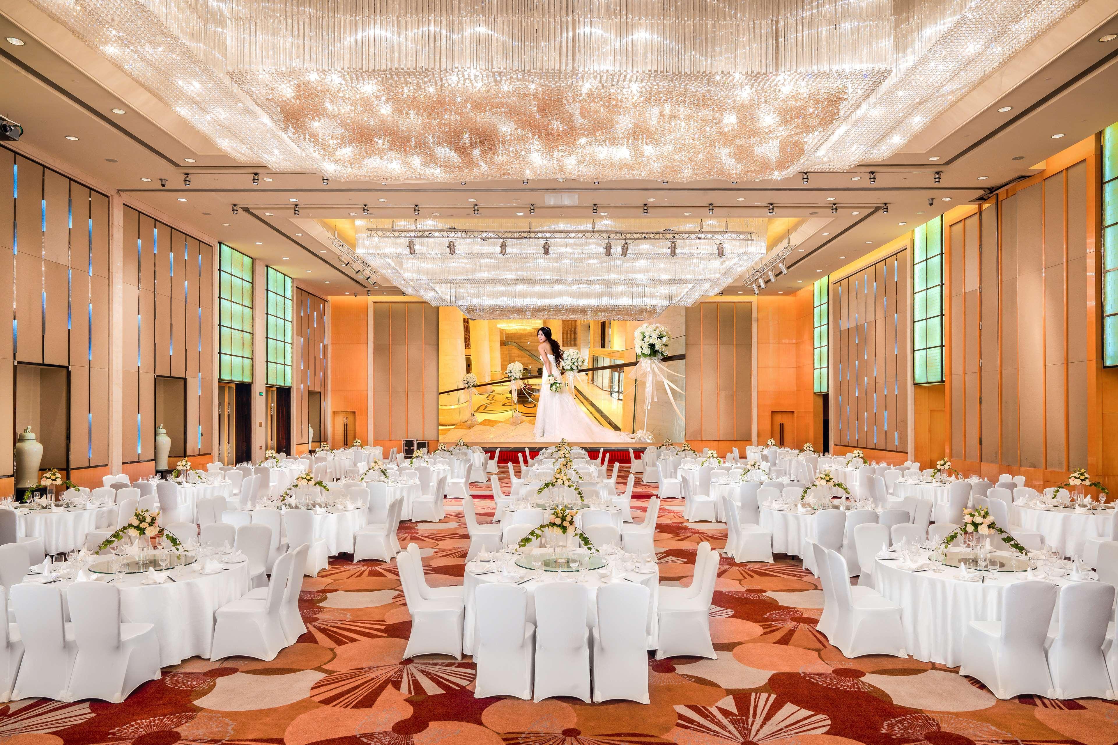 Hilton Guangzhou Baiyun - Free Shuttle For Canton Fair Period, Close To Luhu Golf Club & Leather Market Exterior photo