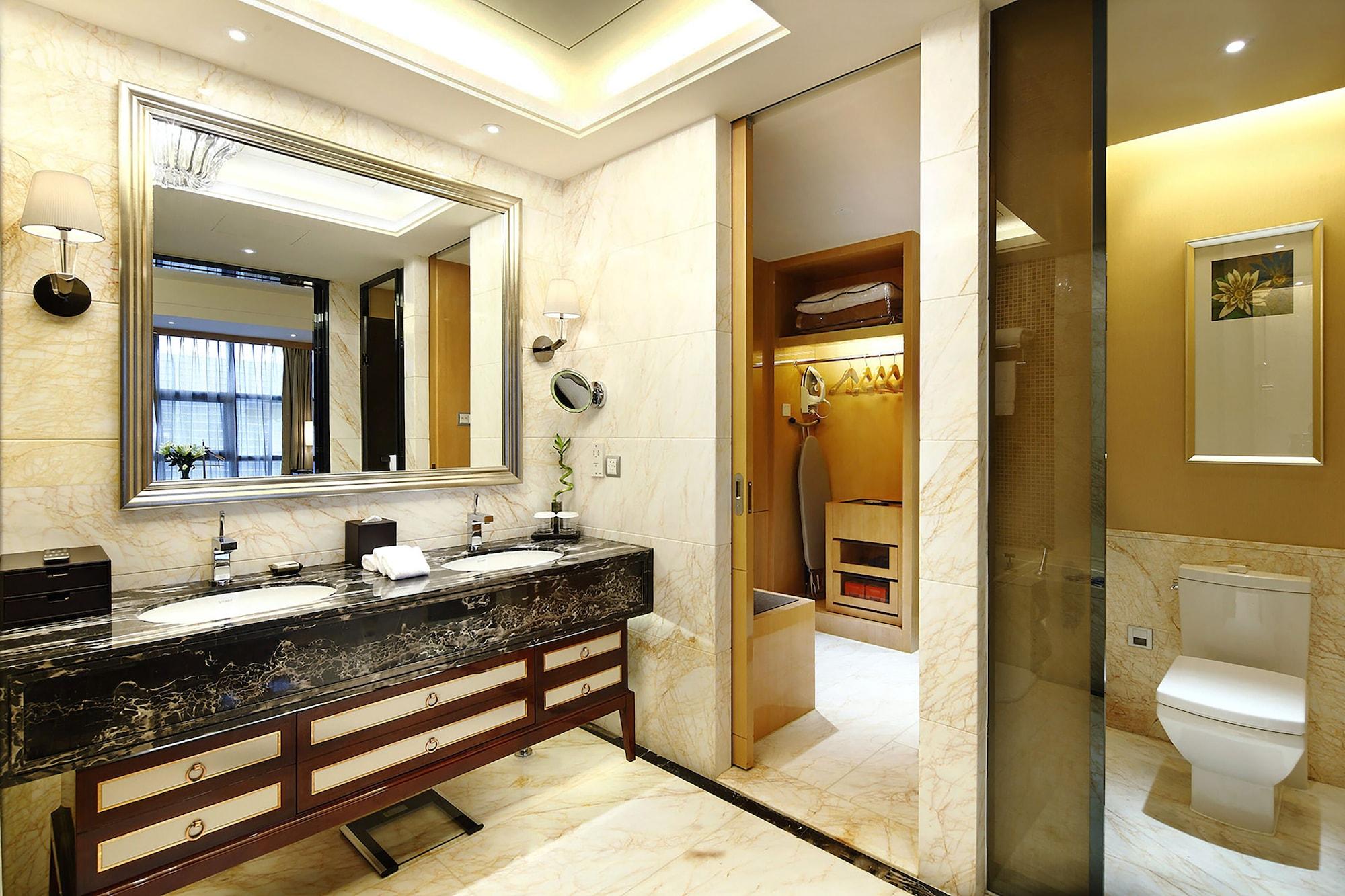 Hilton Guangzhou Baiyun - Free Shuttle For Canton Fair Period, Close To Luhu Golf Club & Leather Market Exterior photo