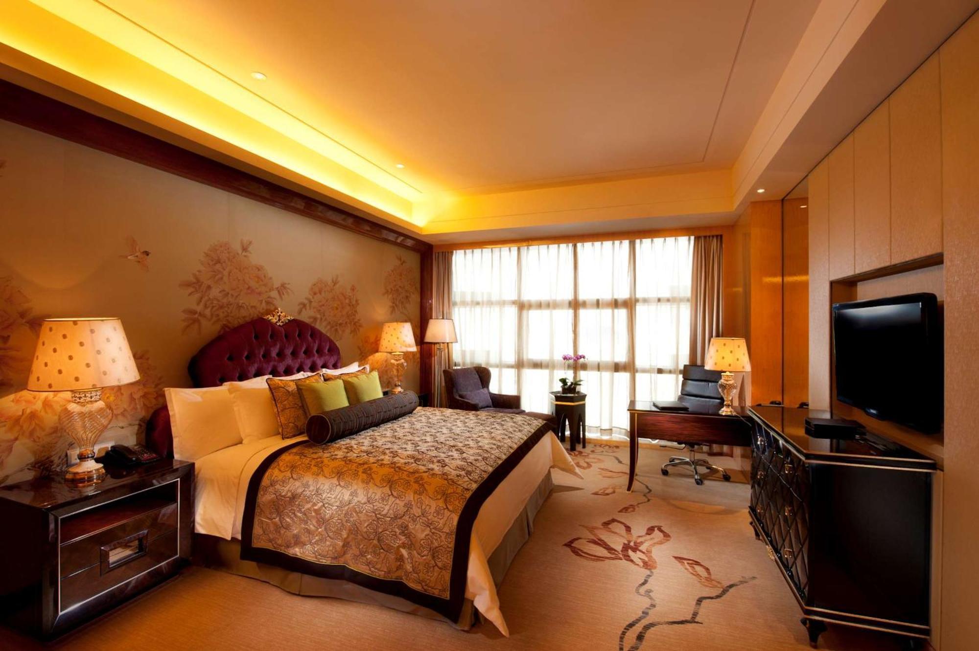 Hilton Guangzhou Baiyun - Free Shuttle For Canton Fair Period, Close To Luhu Golf Club & Leather Market Exterior photo