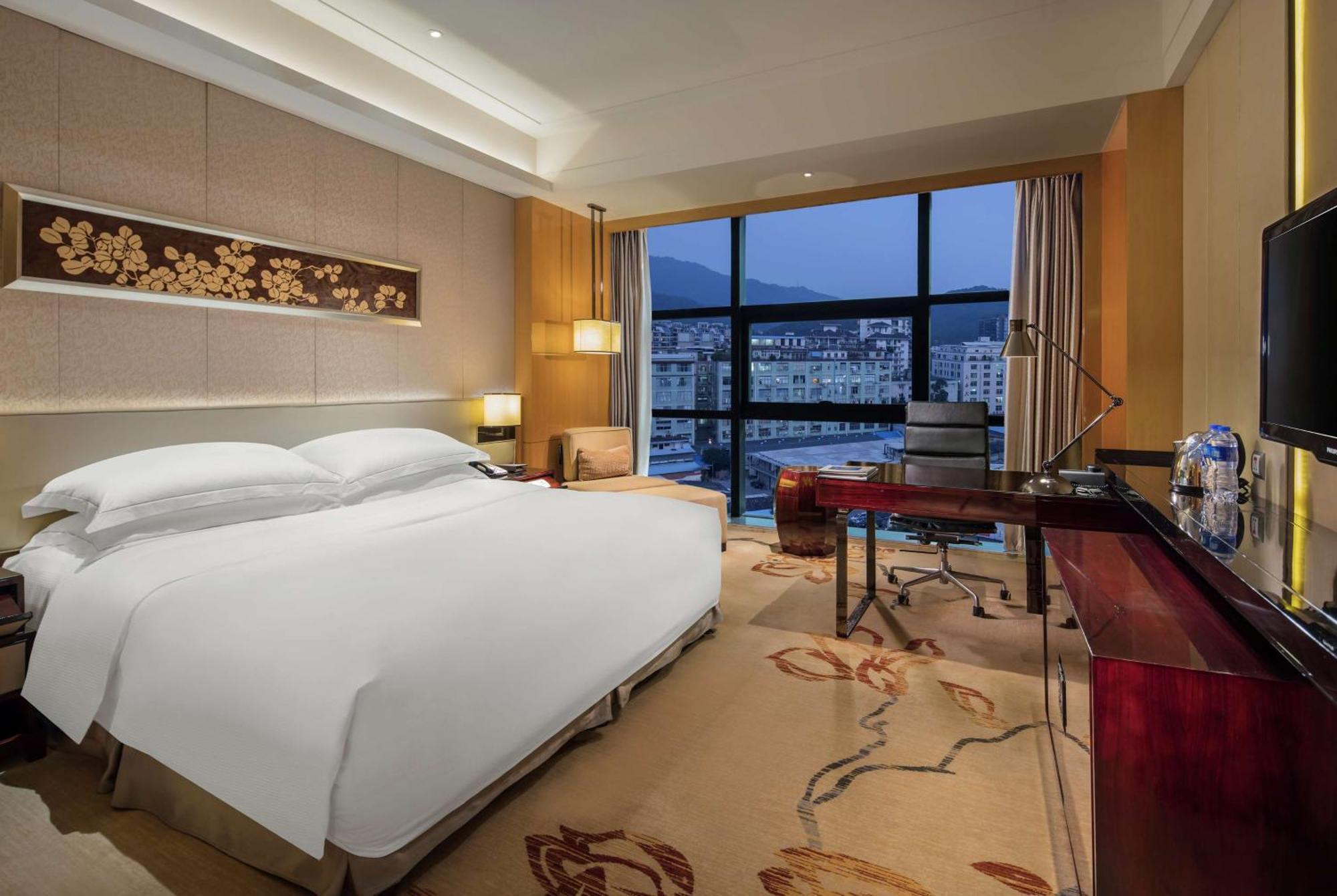 Hilton Guangzhou Baiyun - Free Shuttle For Canton Fair Period, Close To Luhu Golf Club & Leather Market Exterior photo