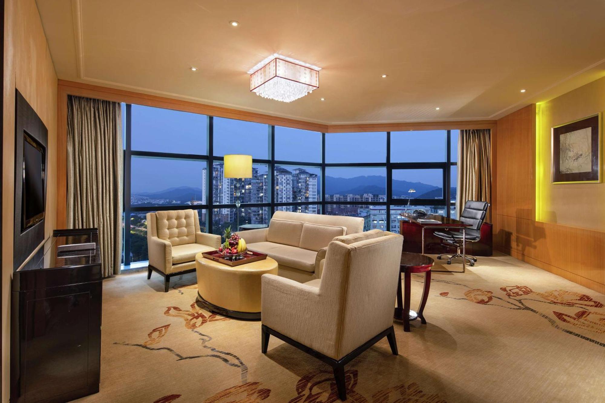 Hilton Guangzhou Baiyun - Free Shuttle For Canton Fair Period, Close To Luhu Golf Club & Leather Market Exterior photo
