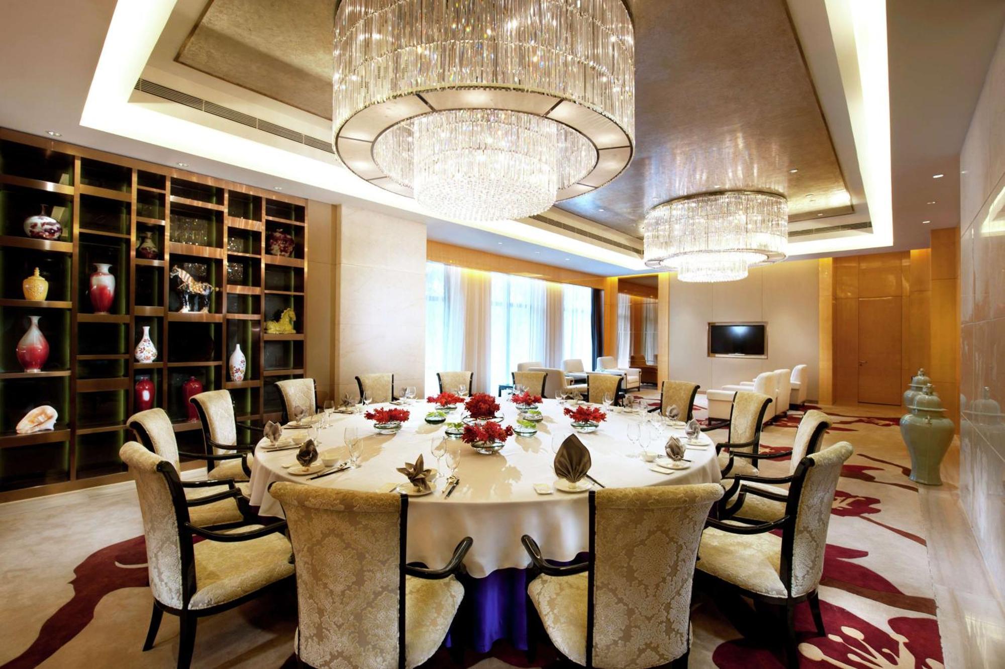 Hilton Guangzhou Baiyun - Free Shuttle For Canton Fair Period, Close To Luhu Golf Club & Leather Market Exterior photo