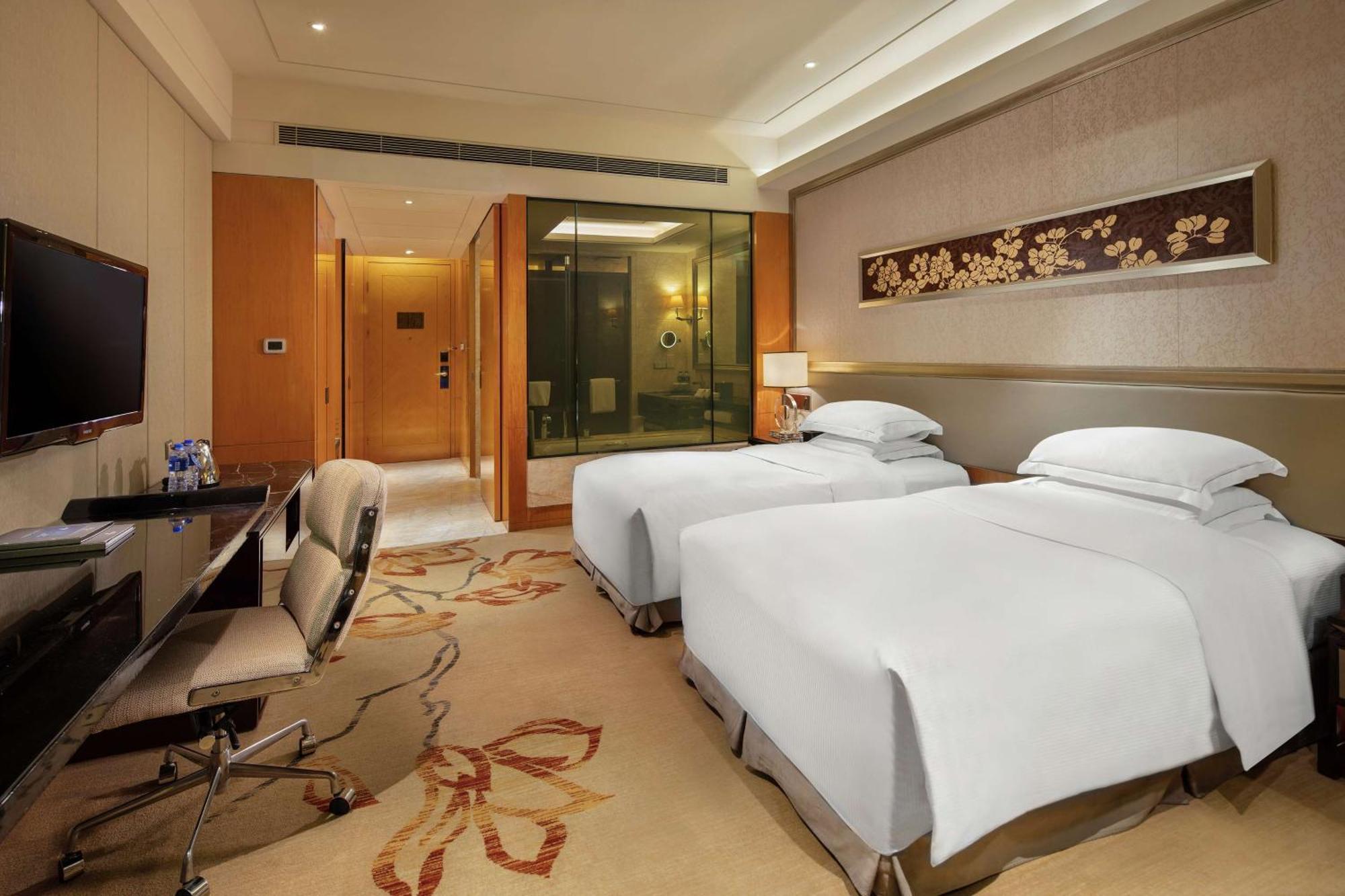 Hilton Guangzhou Baiyun - Free Shuttle For Canton Fair Period, Close To Luhu Golf Club & Leather Market Exterior photo