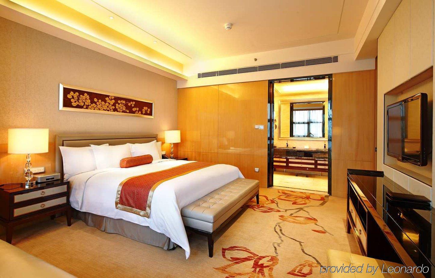 Hilton Guangzhou Baiyun - Free Shuttle For Canton Fair Period, Close To Luhu Golf Club & Leather Market Exterior photo